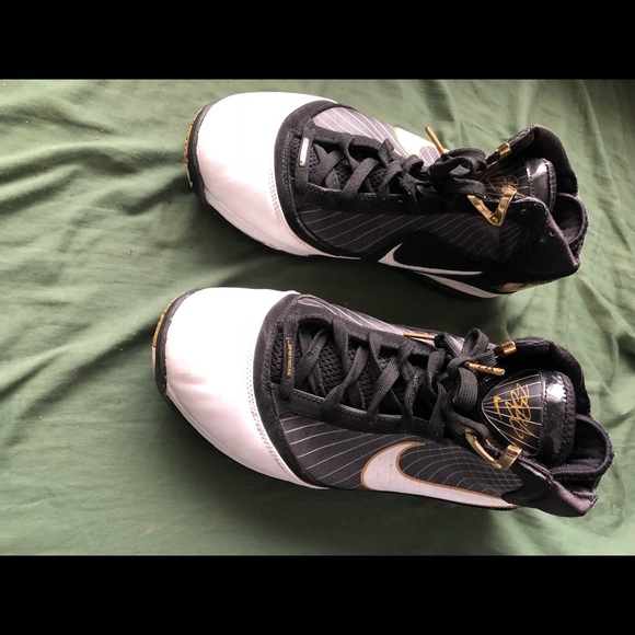 LeBron 7 (black & gold) (rare) - Picture 2 of 3